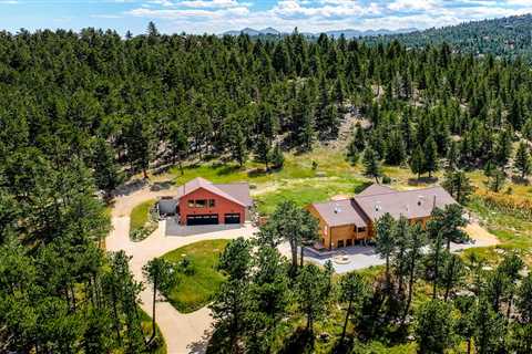 At the Foot of the Rockies, a Contemporary Cabin Lists for $3.5M