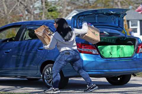 Scammers are using delivery apps like Instacart to swindle customers and delivery workers out of money