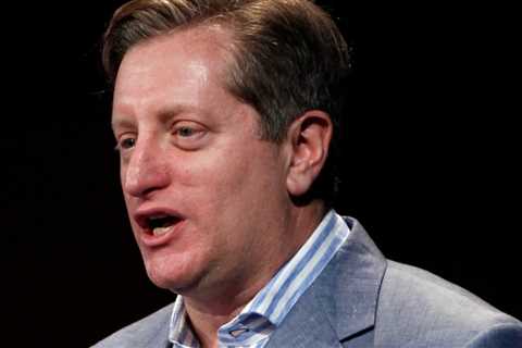 Apple is a 'hidden AI play' because its products will be central hubs for AI apps, 'Big Short' investor Steve Eisman says