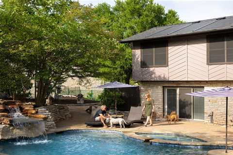 A Sleek Solar Roof Solved for Clean Energy—and Errant Golf Balls—for a Couple in Texas