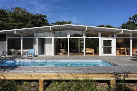 A Midcentury Sears Kit Home in New York (Mostly) Shakes Off a ’90s Hangover