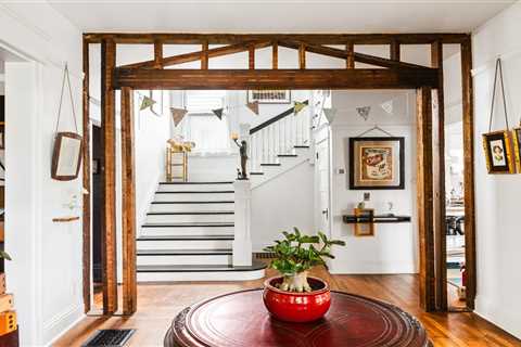 Before &amp; After: In Seattle, a 1904 House Sheds Decades of Remodels—and Five Tons of Debris
