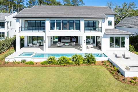 For $6.4M, You Can Live Bayside in Santa Rosa Beach With a Private Dock and Pool