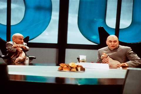 Yeah, Baby, Yeah: Austin Powers Is Full of Modernist Furniture Cameos