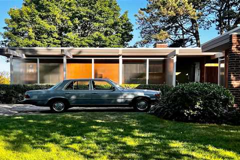 Before &amp; After: They Saved One of the Last Midcentury Homes in Their Lakefront Neighborhood