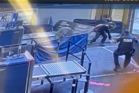 HORROR: Knife-Wielding Man with 18 Prior Arrests Slashes Two Court Officers in Manhattan Criminal Court (VIDEO)