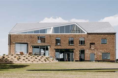 She Built a Surprising Home in the Shell of an Old Belgian Barn