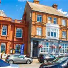 Six UK communities recognised in Visa’s 2025 ‘Let’s Celebrate Towns’ awards
