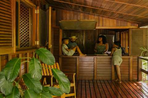 Before &amp; After: In the Caribbean, a Couple Bring an Old Wooden Prefab Back to Shipshape Condition