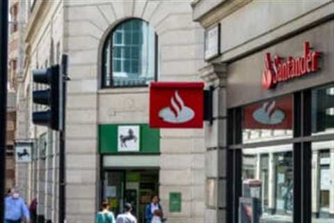 England loses eight bank branches a week since 2016