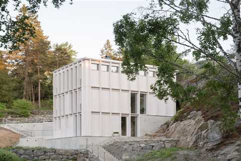 Why Does This Swedish Home Look So Crisp? The Wood Cladding Doesn’t Have Any Knots