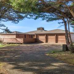 A Rare, Early Sea Ranch Home by Carson Bowler Hits the Market for $2.5M