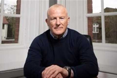 Neil Woodford fined £46m and banned from senior City roles over fund collapse