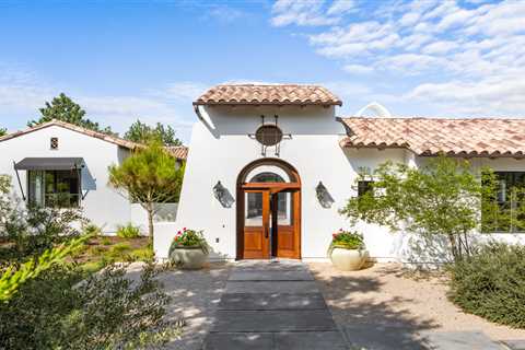 This  Mediterranean Compound Welcomes You to Austin for $5.6M