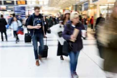 UK job vacancies fall 5.8% to 718,000 as labour market slowdown deepens