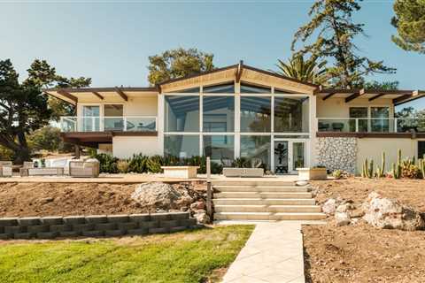 A 1965 Haven in Calabasas Hits the Market for $3.2M