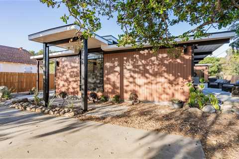 An Architect Saved This SoCal Midcentury From Ruin. Now It’s for Sale at $849K