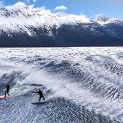 20FT TIDAL BORE MAKES MILE LONG WAVE (ALASKA)