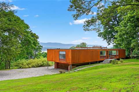 Philip Johnson’s Wolf House Is on the Market for $1.8M