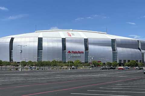 BREAKING: Man Arrested with Knife, Gun, and Inactive Police Credentials at State Farm Stadium in Arizona, Ahead of Charlie Kirk Memorial Service