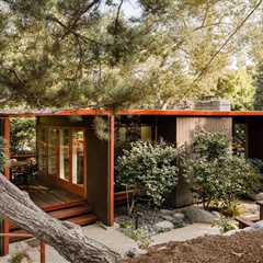 This $2.75M Pasadena Midcentury Is Perched Above a Stream