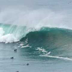 BLACKS BEACH FIRING SURF IN SAN DIEGO