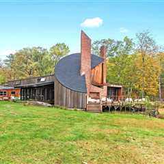 Jimi Hendrix Once Played at This Curvy $3.5M Woodstock Home