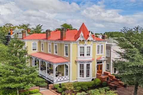 In Savannah, an 1884 Victorian With a Fairytale Facade Asks $2.8M