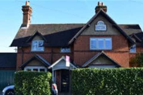 Budget uncertainty forces home movers to pause plans, Rightmove finds