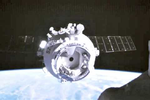 Chinese Space Agency Successfully Sends Uncrewed Shenzhou 22 to Tiangong Station to Bring the Three Stranded Astronauts Back to Earth (VIDEOS)