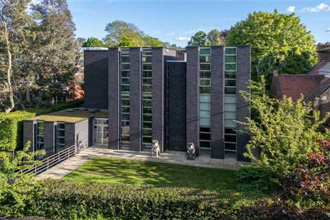 Asking £9.5M, This Monumental ’60s Home Is a London Landmark