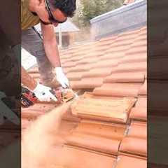 Wait for it... 😱💪    Very Impressive #Solar Installation on a Roof 💪 - Subscribe for more! ☀️