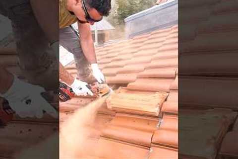 Wait for it... 😱💪    Very Impressive #Solar Installation on a Roof 💪 - Subscribe for more! ☀️