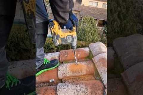 Wait for it... 😱💪   Very Impressive #Solar Installation on a Roof 💪 - Subscribe for Part 2! ☀️