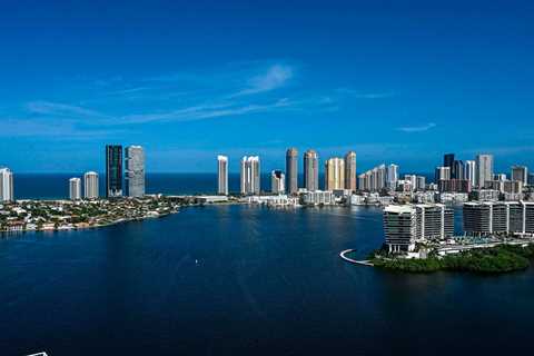 Florida’s Skyscrapers Are Sinking—and Everything Else You Need to Know About This Week