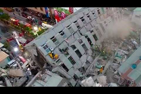 People run away, buildings are collapsed! A powerful earthquake rocks Japan