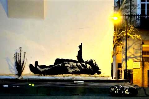 New Murals by Mysterious Street Artist Banksy Appear in London (VIDEOS)