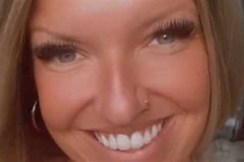 “I’m About to Start Crying…Why Are You Ruining Christmas?!”- “Two Cats Karen” Goes BERSERK After Airline Staff Refuses to Let Her Stuff Her Animals Under Plane Seat (VIDEO)