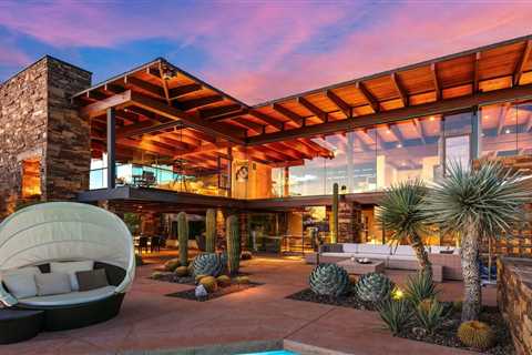 This Scottsdale Compound Offers an Elegant Interplay of Indoor and Outdoor Living for $8.5M
