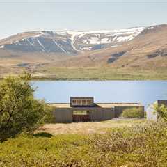 In Iceland, a Lakeside Retreat Rhymes With the Landscape