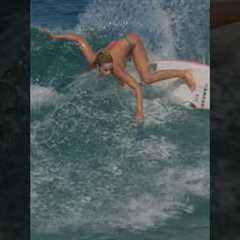 @molly_tuschen (IG) on the north shore of #Oahu #Hawaii #surfing #surfer #surfergirl