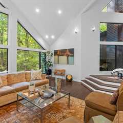 Surrounded by Giant Boulders, an Architect’s Tennessee Cabin Seeks $1.6M