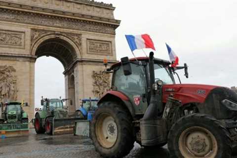 French Farmers Burst into Paris with Hundreds of Tractors to Protest Against the EU’s Mercosur Agreement that Threatens National Agriculture and Favors Globalist Interests