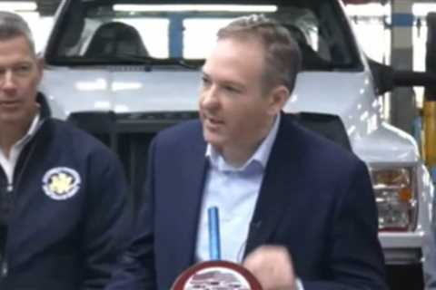 Lee Zeldin Has to Slowly Explain to a Reporter Why American Auto Workers Benefit From Lower Auto Prices (VIDEO)