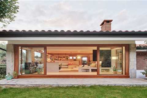 Sunken Spaces—and Some Sharp Edges—Reorganize This ’70s Spanish Home