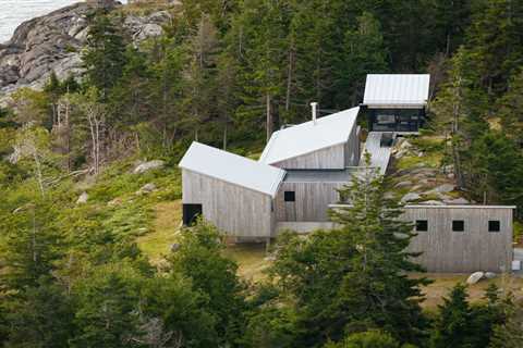 A Rocky Island—and the Boat to Get There—Shaped This Maine Cabin