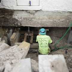 Southwest Florida homeowners lift houses to protect against future storms