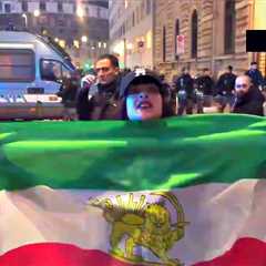 Trump-Supporting Iranian Diaspora Face Off With Italian Leftists Protesting the Strikes in Front of the US Embassy in Milan