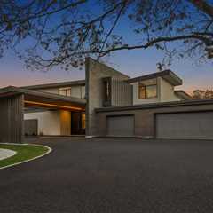The Drive to This $5M Home in the Dallas Suburbs Was Designed to Help You Unwind