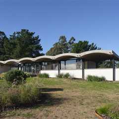 A Wave of Concrete Caps This Glass-Walled Home in Argentina